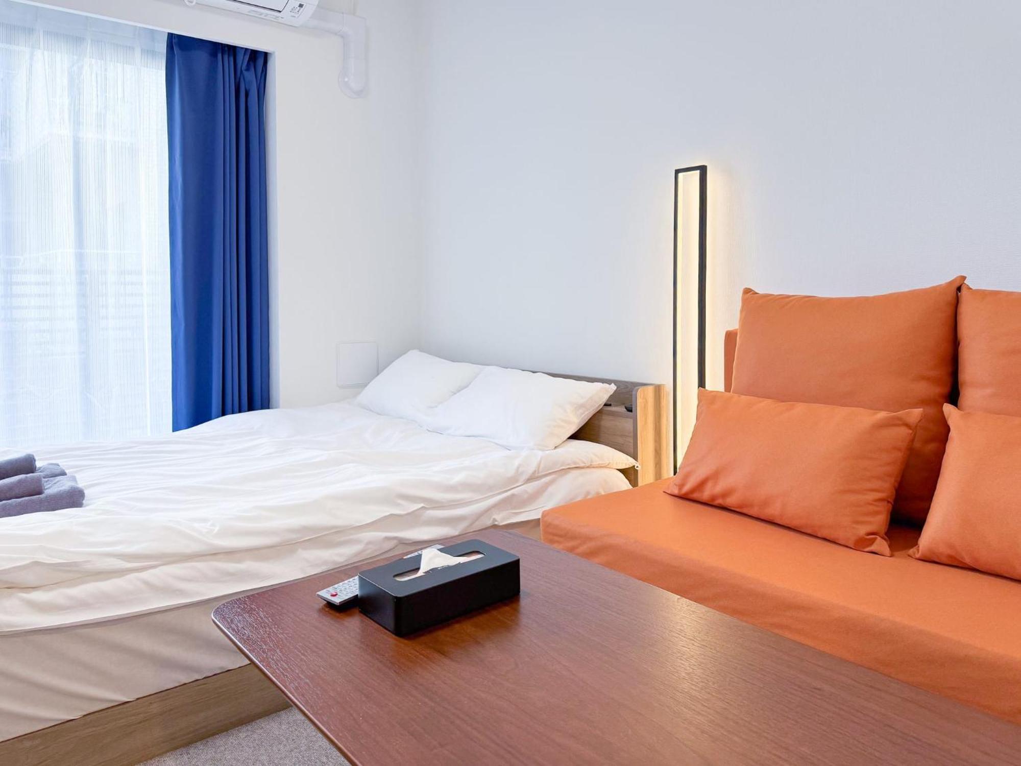 Triphome Higahsi Shinjuku Brand New * Tokio